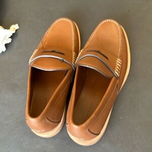 Brnd new beautiful tan loafers
